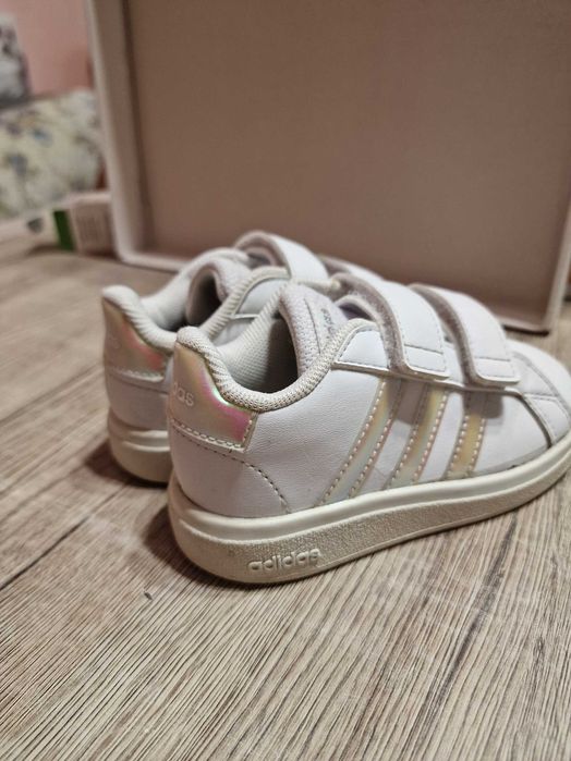 Адидас детски маратонки