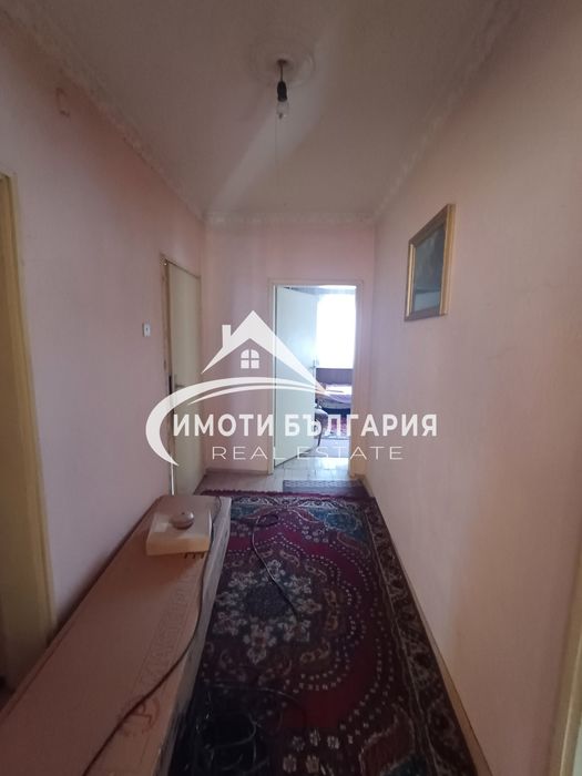 Къща на 2 ет.в гр.Карлово с гараж