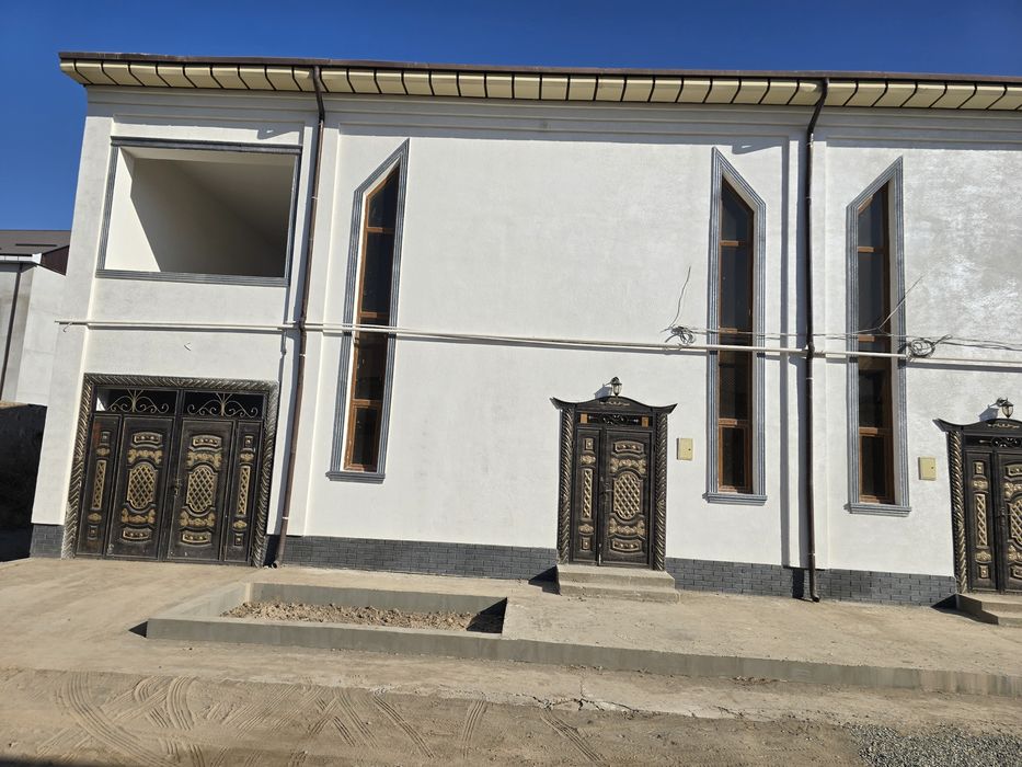 Ховли жой сотилади. Ок сувог холатида