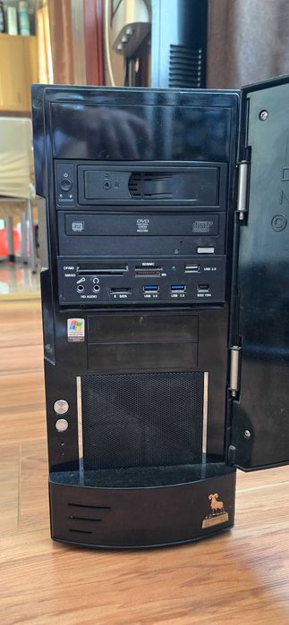 Premium PC кутия NZXT + DVD RW + Card Reader + 3,5 " HDD Rack