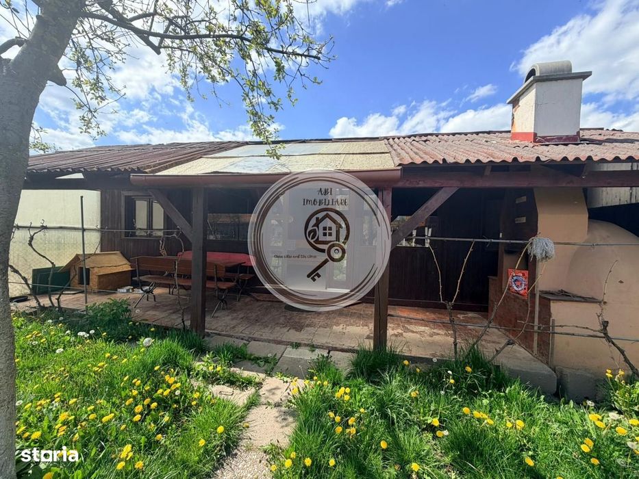 Casă spațioasă cu mansardă, 2 terase& curte – Hălchiu, Str. Bisericii