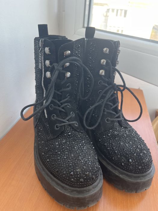 Дамски боти с камъчета