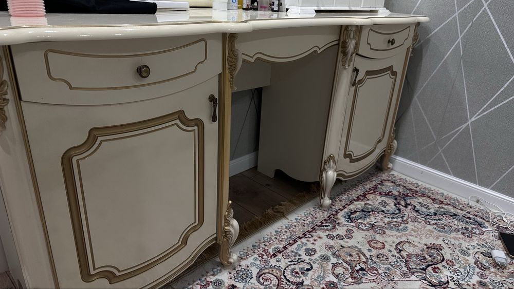 Тумба с зеркалом