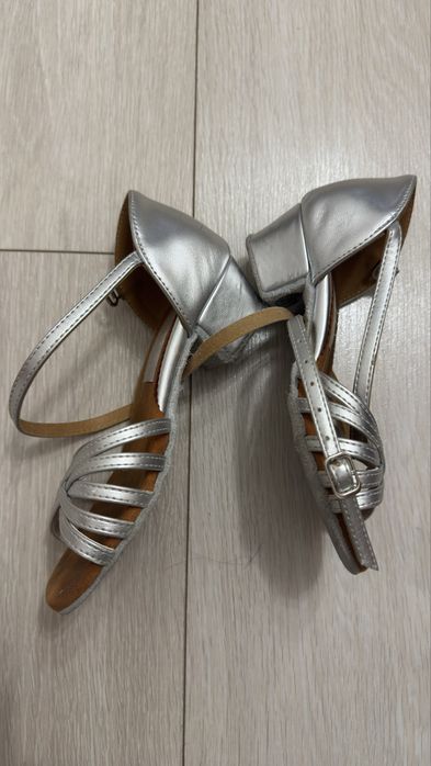 Туфли для бальных танцев.