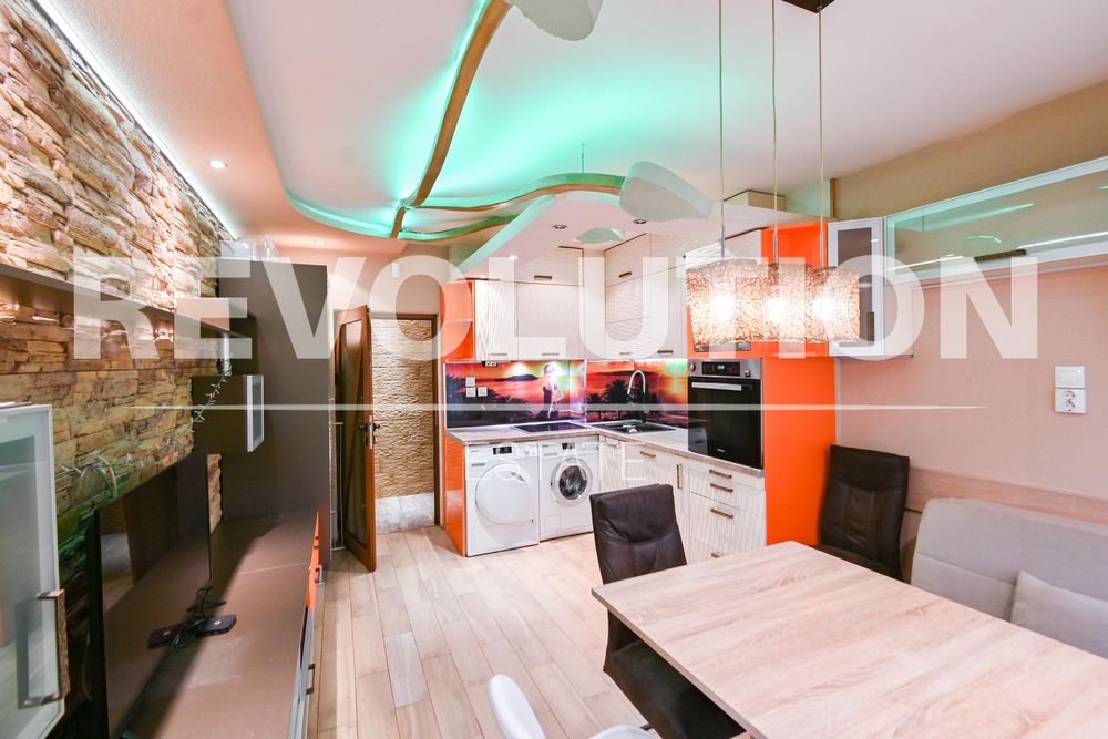 Дава се под наем Тристаен апартамент в София, Младост 1 - 87 кв.м за 1000 € - Снимка #1