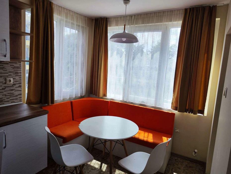 Дава се под наем Четиристаен апартамент в Бургас, Сарафово - 120 кв.м за 750 € - Снимка #2