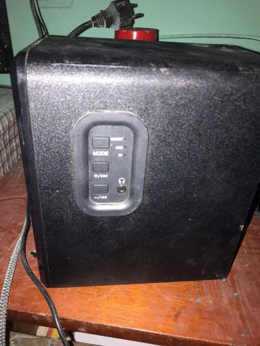 Vand boxa audio de studio