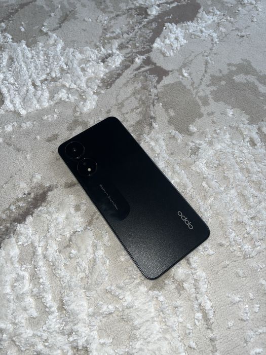 Oppo A78.