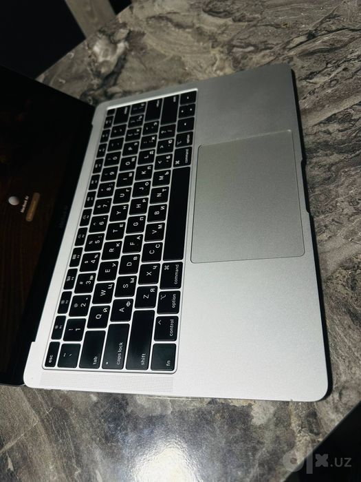 MacBook AIR 13.3-inch 2019
процессор: Core i5
оперативка: 8GB DDR3
пам