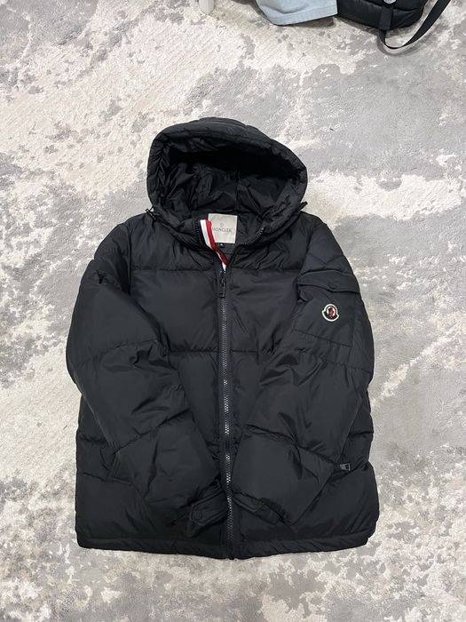 Зимний пуховик moncler
