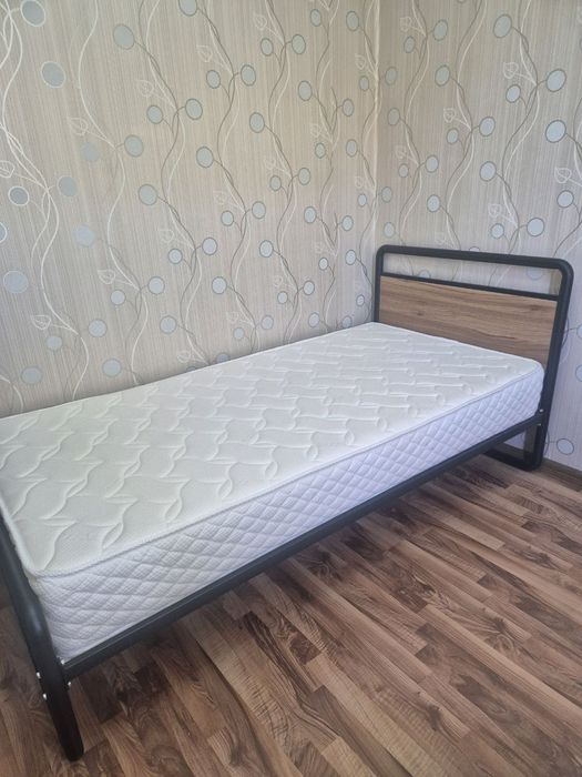 Кровать металлическая с матрасом