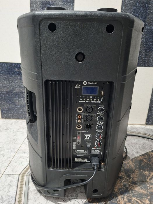 Vând boxa activa boomtone dj ms12a 12 inch 400w max este ca nouă nu are niciun defect