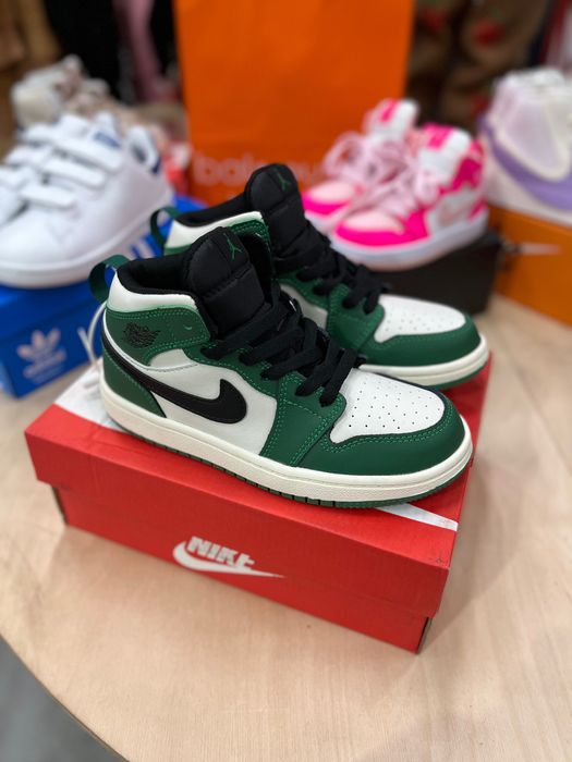 Детская обувь - кроссовки для детей