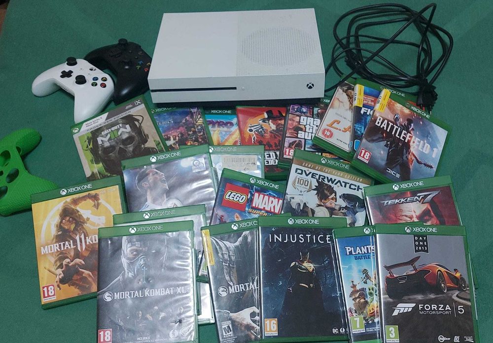 De vanzare xbox1s + 20 jocuri si 2 joistic