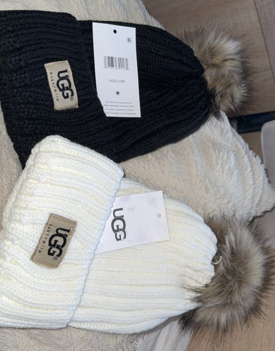 UGG caciula negru si alb