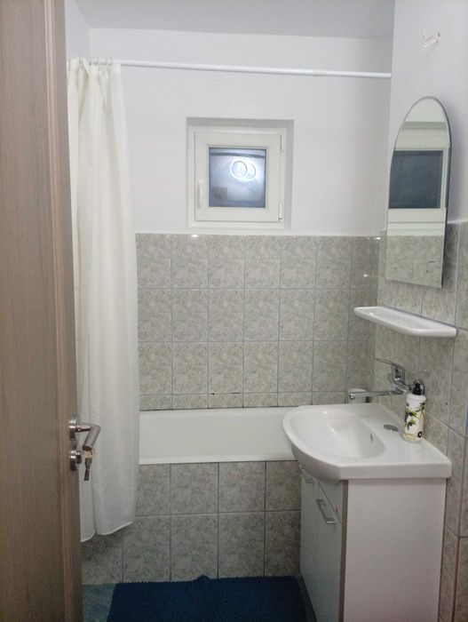 Inchiriez garsoniera zona Politia locala