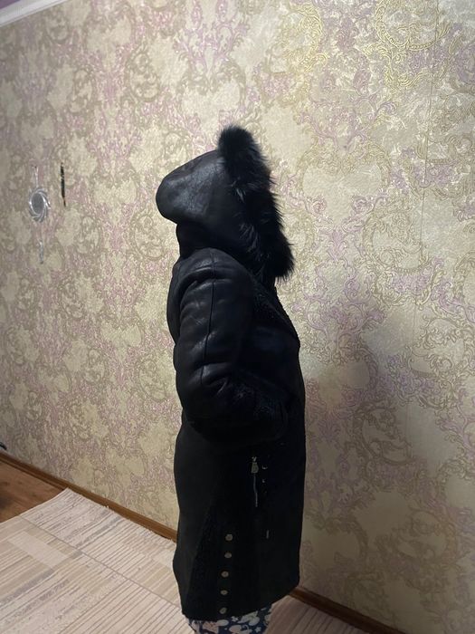 Продается черный дублёнка почти новый