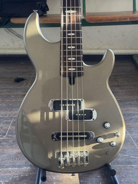 Yamaha bass gitara