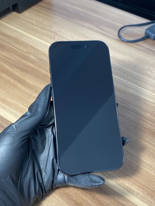 iPhone 16 Pro• 1 TB • Black Titanium