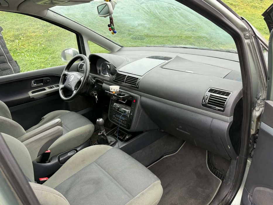 Vând Volkswagen Sharan
