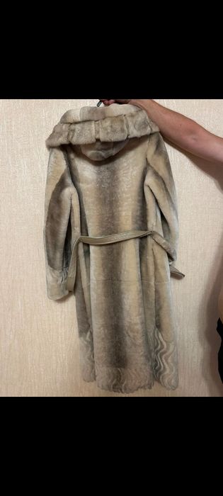 Продам шубу женскую из мутона