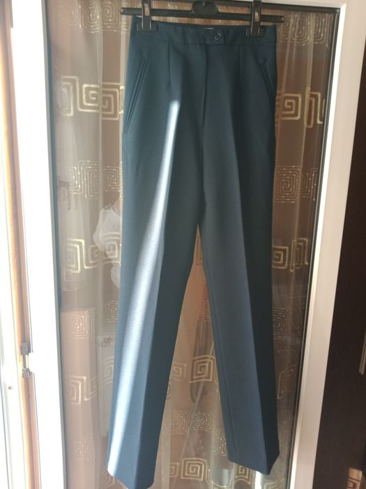 Costum elegant, nou, impecabil, sacou și pantaloni talia 40.