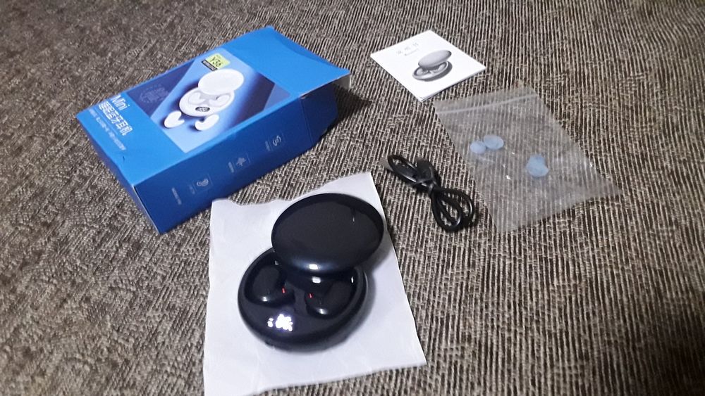 Casti bluetooth discrete in ear & sleep.