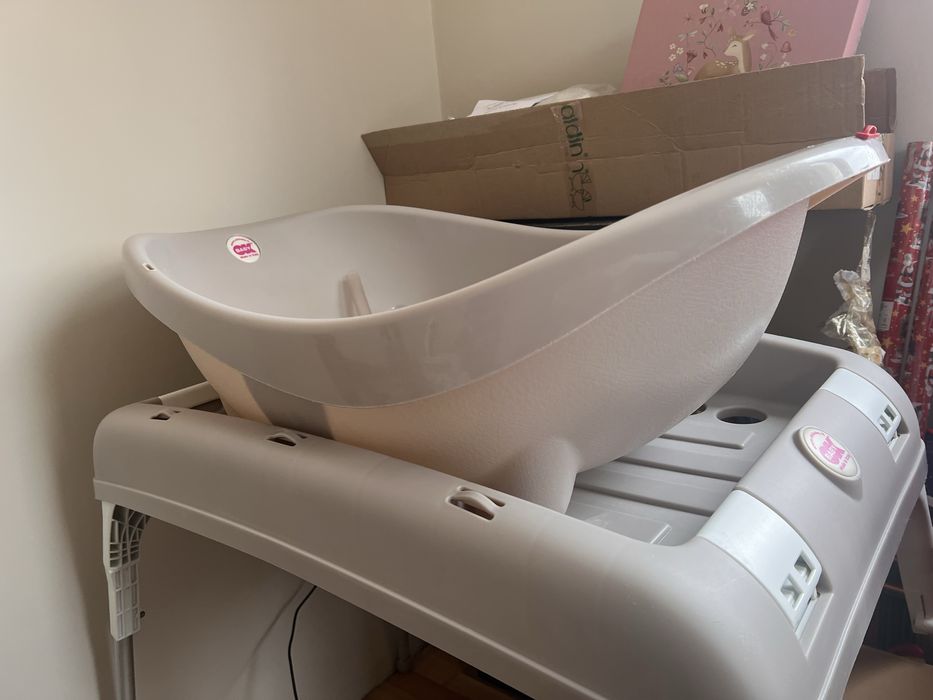 Вана за къпане на бебе + стойка за вана/повивалник