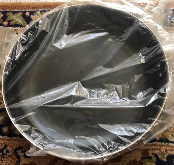 Продавам чисто нов комплект от 3 тигана (неразопакован)