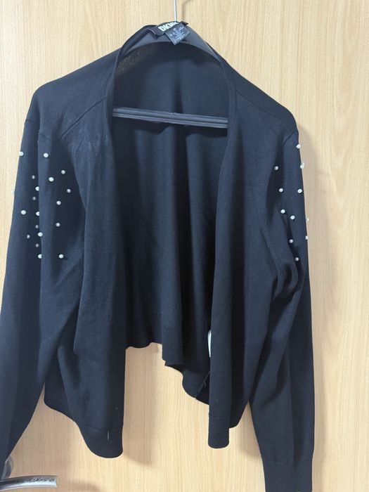 Къса жилетка с перли на дона карън