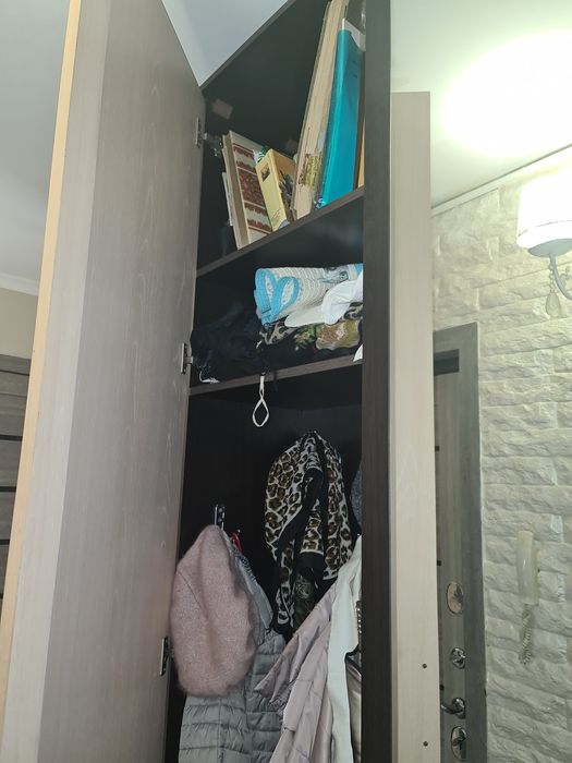 Продаю шкаф до потолка