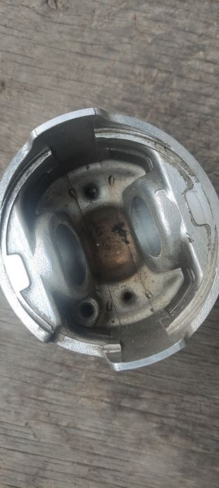 Продам б/у поршнь Тейкин(std) на 4м40