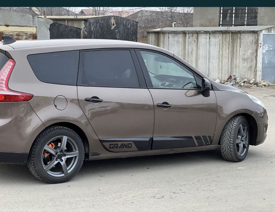 Renault grand scenic 2011
