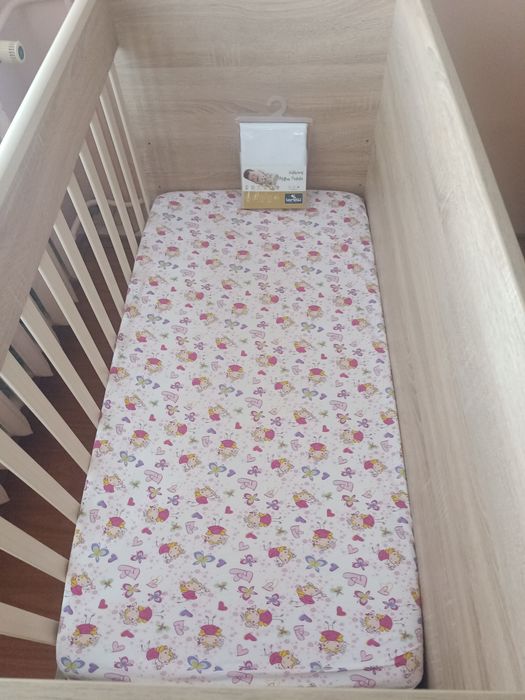 Бебешко легло с люлка.