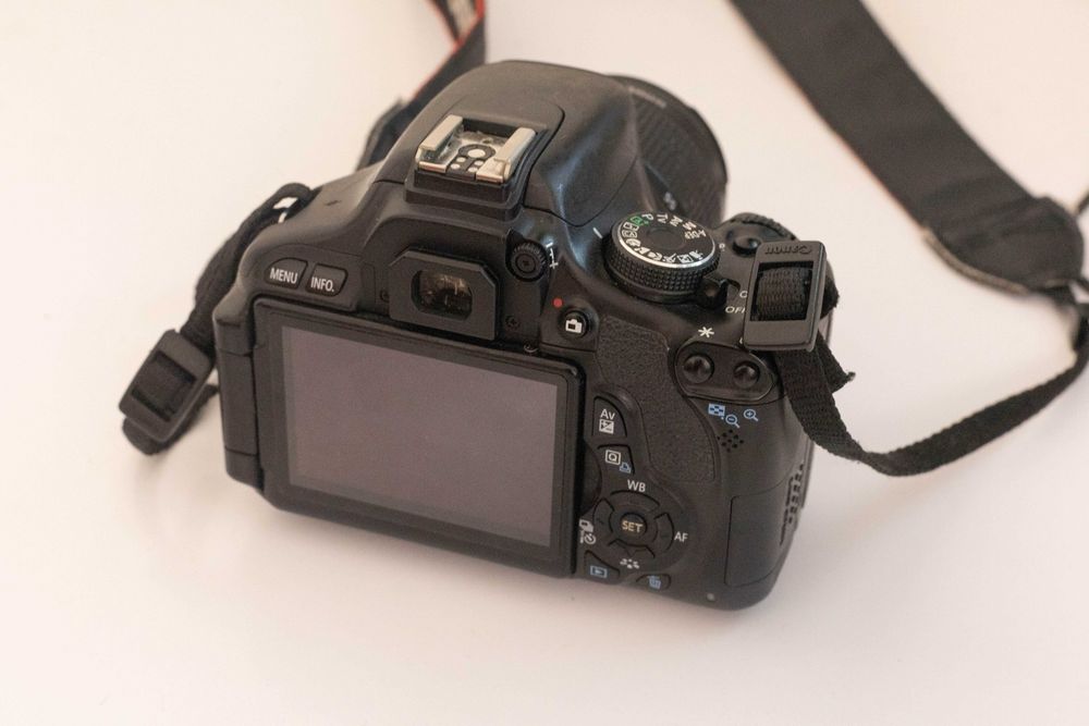 Canon 600d c kit объективом 18-55 мм