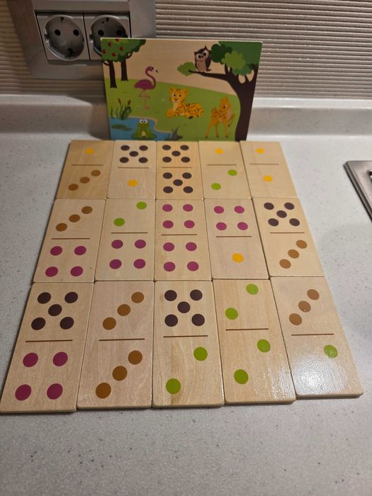 Domino din lemn cu 2 fete si animale