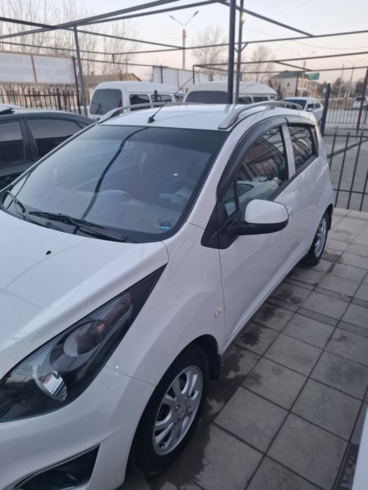 автомашина.  спарк