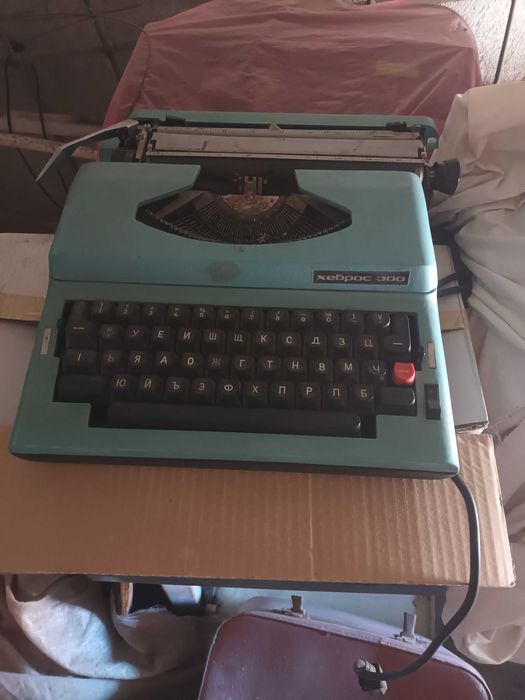 Продавам пишеща машина