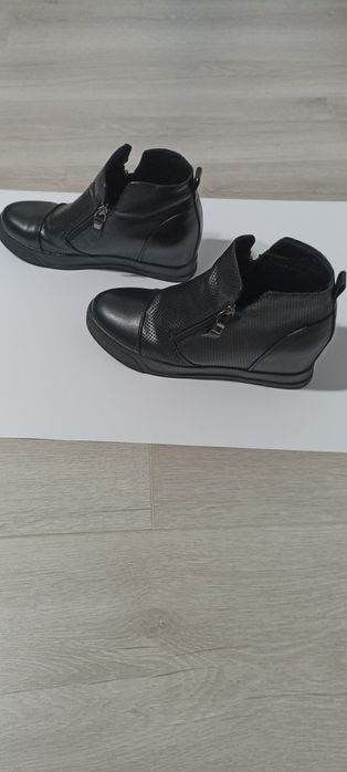 Дамски кожени боти като нови