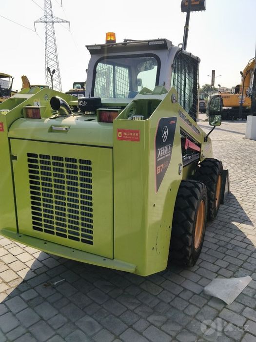 mini pogruzchik b700