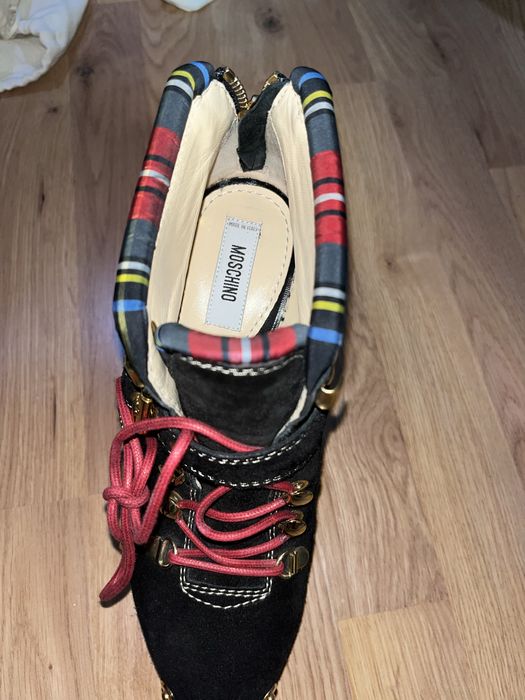 Обувки на Moschino