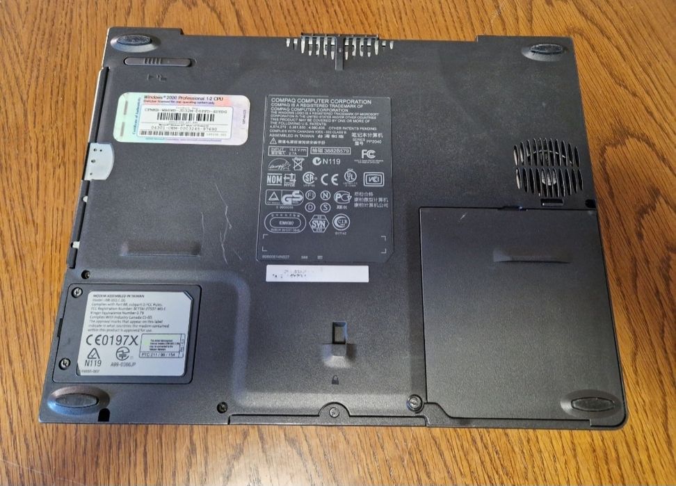 Dezmembrez laptop compaq armada m700