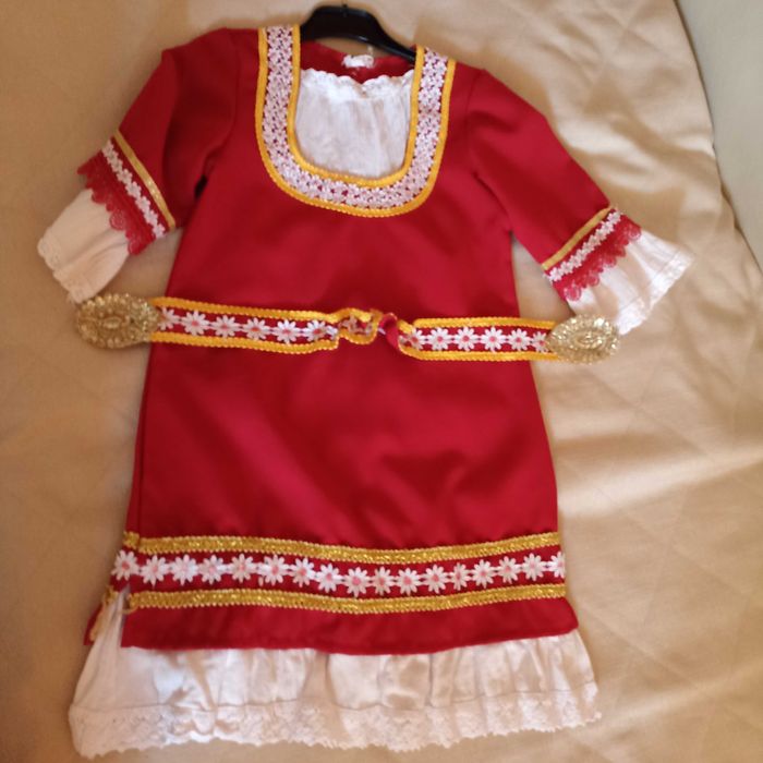 Продава запазена,но носена тракийска носия,128-134см