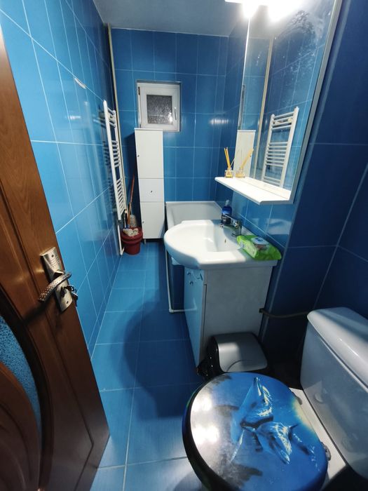 Închiriez apartament cu 2 camere