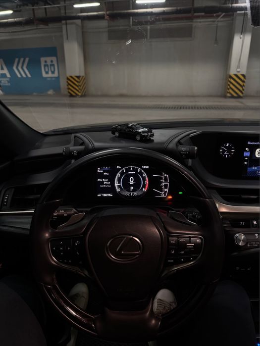 Аренда / Прокат Lexus ES без водителя