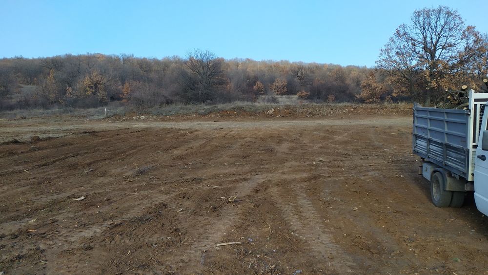 Услуги с трактор , багер и самосвал.