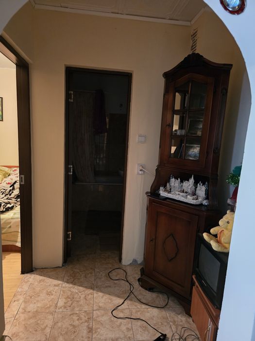 Vand apartament  cu 2 camere