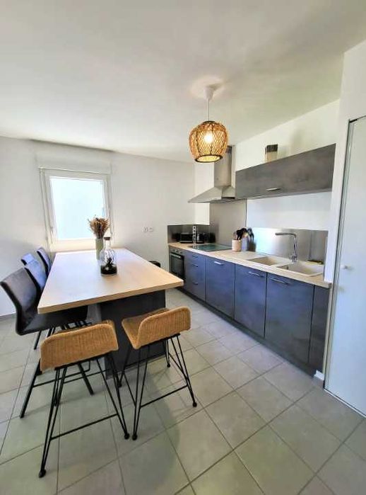 Дава се под наем Тристаен апартамент в Пловдив, Прослав - 90 кв.м за 357 € - Снимка #2