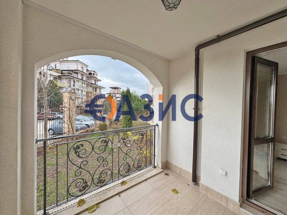 Продава се Двустаен апартамент в Несебър - 68 кв.м за 975 €/кв.м - Снимка #2