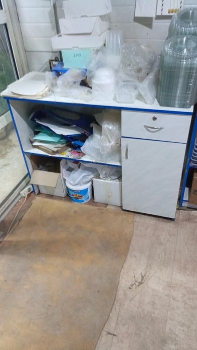 Полки, стеллаж, стол, угловой стеллаж